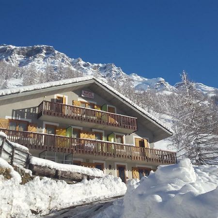 Maison Des Myrtilles Hotel Valgrisenche Bagian luar foto